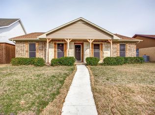 8401 Kensington Dr, Rowlett, TX 75088