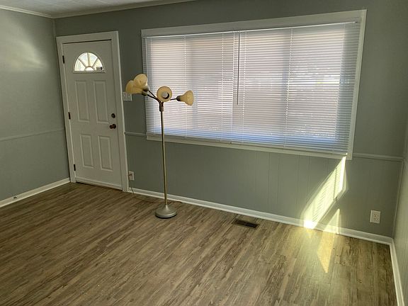 4th image of 221 E Lincoln Ave