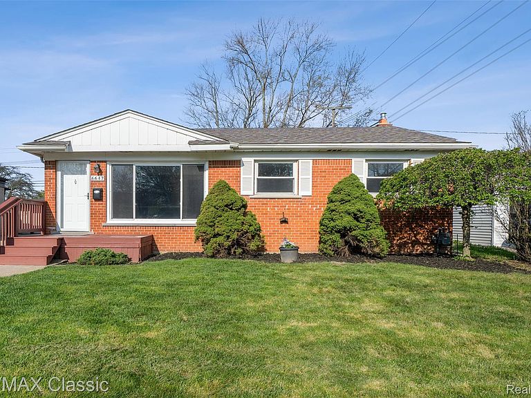 6647 Arcola St, Garden City
