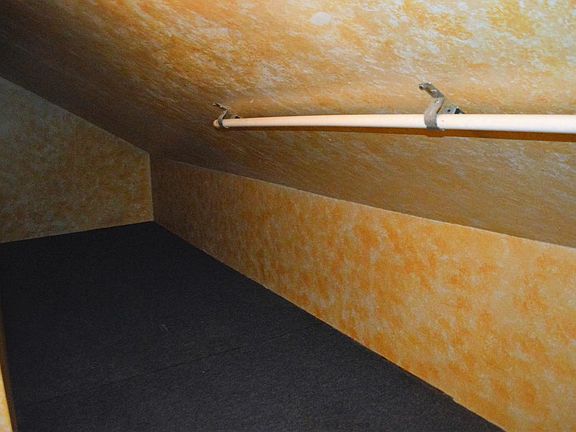 Lots of storage with walk in closet