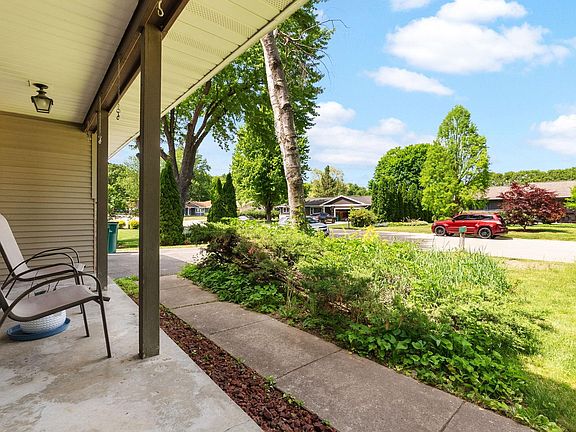 3rd image of 5319 Autumn Ln