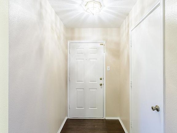 4th image of 505 Crenshaw Dr