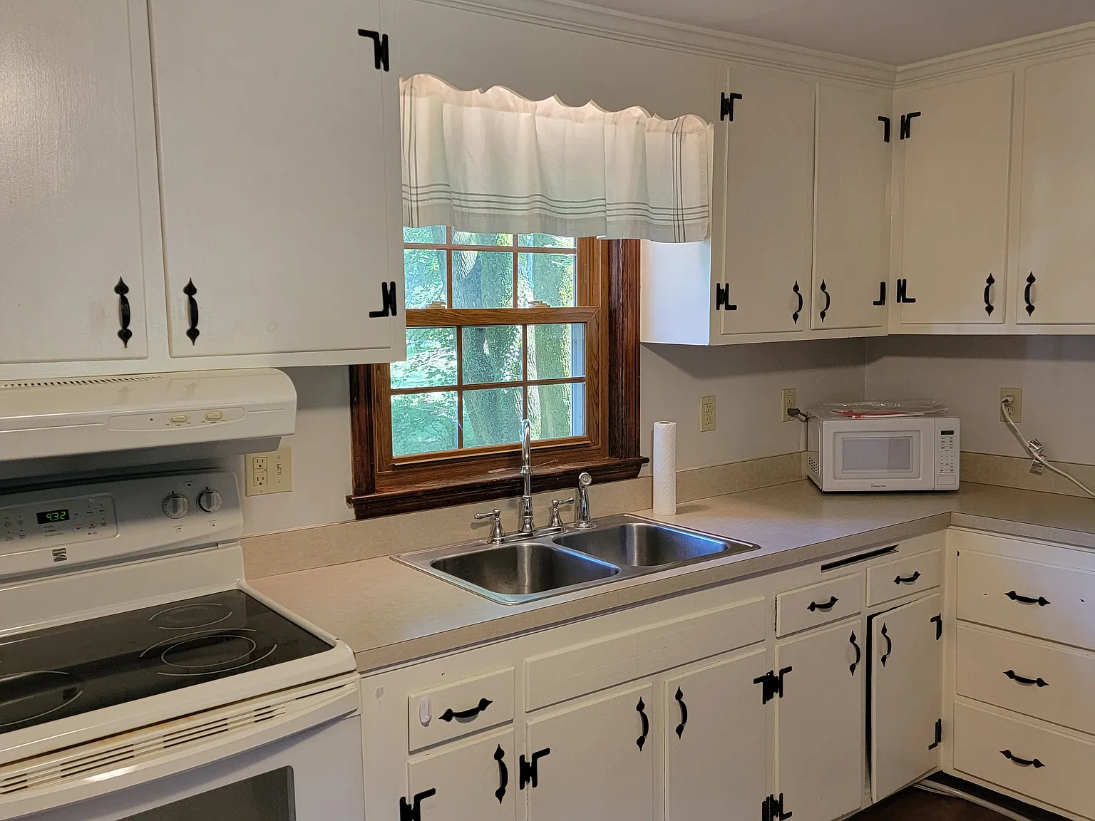 4 bed, 1448 sqft, $3,200 — Photo 4