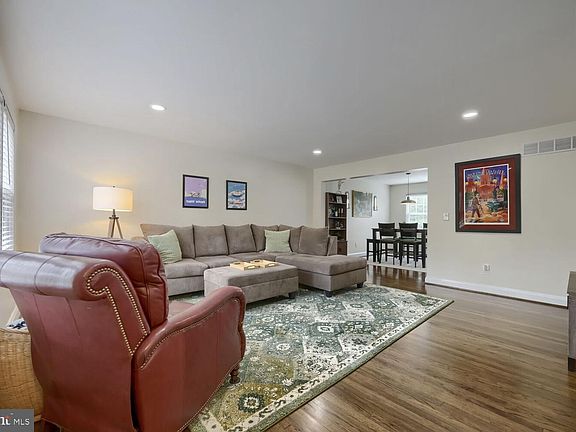 3rd image of 1639 Cottage Ln