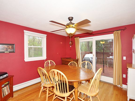 Dining room opens to deck