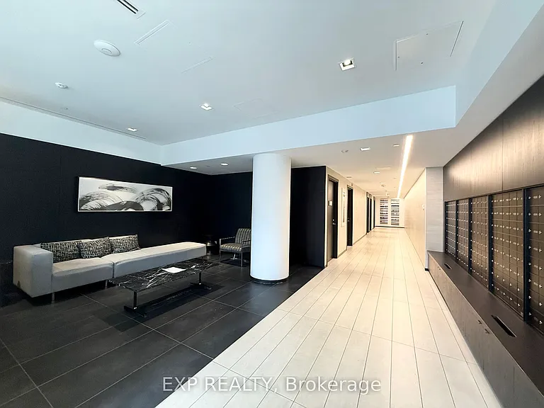 203 College St #502 — Photo 17