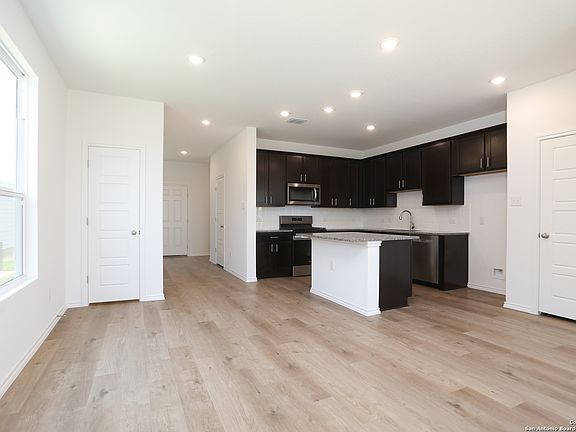 4th image of 7819 Canyon Cove