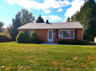 220 Peach Ave, Hershey, PA 17033