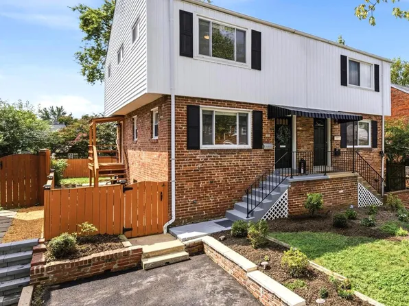 11 E Myrtle St #1/2, Alexandria, VA 22301