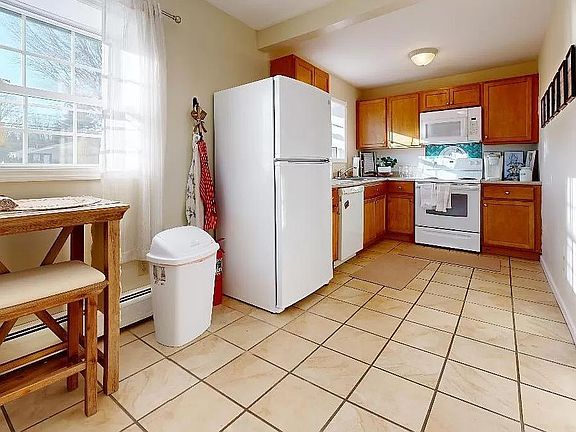 4th image of 10 Southview Dr #A