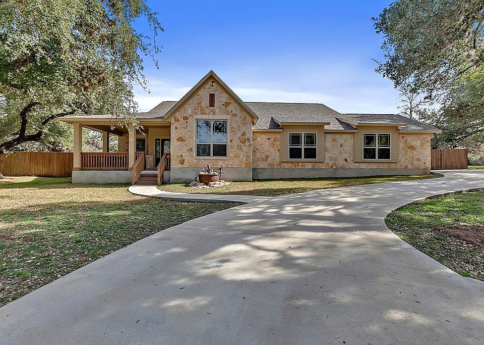 1st image of 109 Leaning Oak Cir
