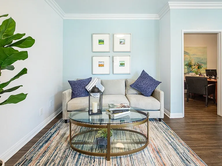 Las Ventanas Apartments — Photo 12