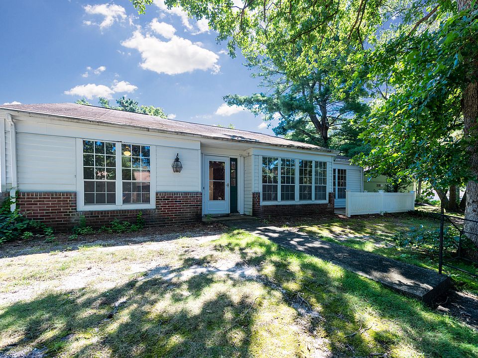 1st image of 615B Bosworth Ct