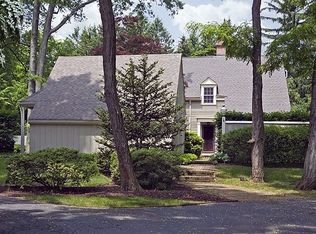 7 Queens Ln, Pennington, NJ 08534
