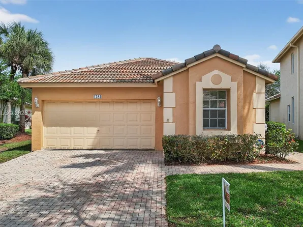 1281 NW 170th Ave, Pembroke Pines, FL 33028