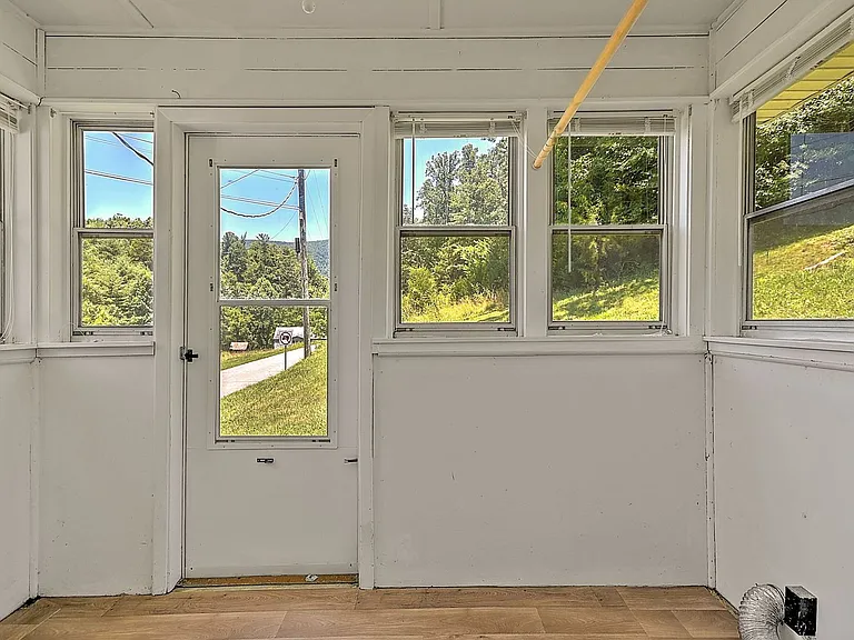 597 Clear Branch Rd — Photo 10