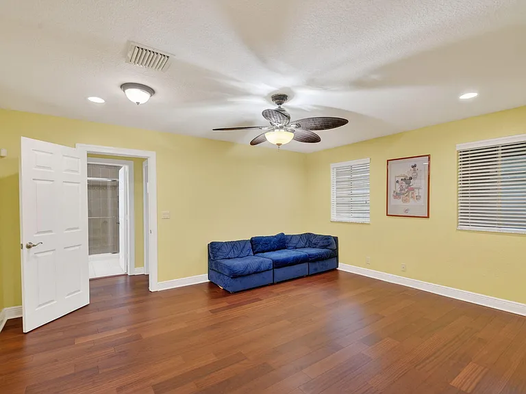 10247 Isle Wynd Ct — Photo 57