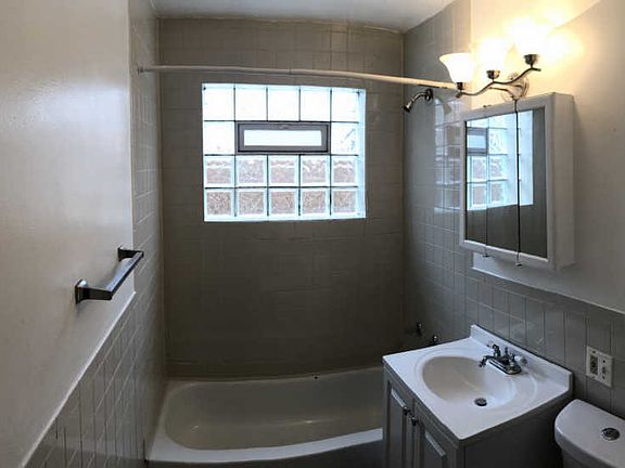 4th image of 10234 S Crandon Ave