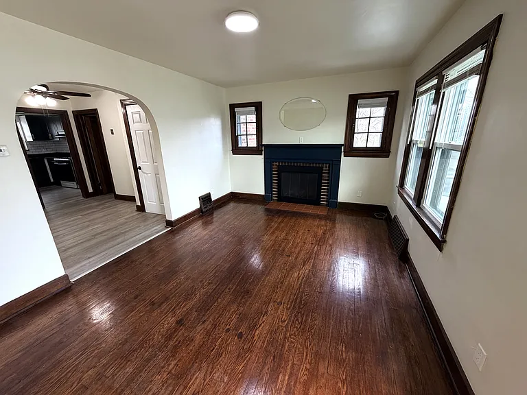 32 Gertrude Ave — Photo 2