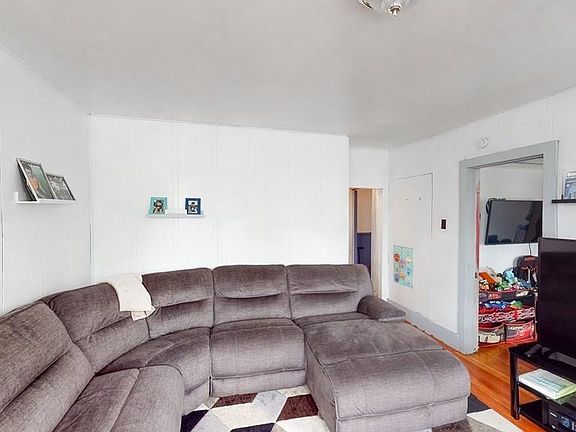 4th image of 48 Essex St