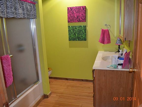 Bath off bedroom 