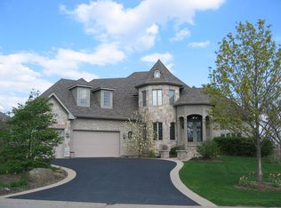 610 Mason Ln, Lake In The Hills, IL 60156