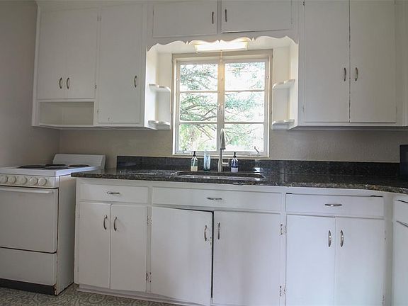 5th image of 616 E Charles St