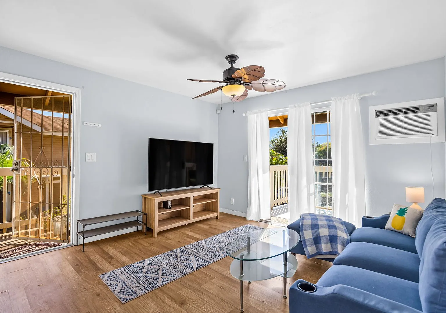 Fully Furnished 2BR/1.5BA Top-Floor Condo in North Kihei Private Laundry & 2 Parking Stalls — Photo 2