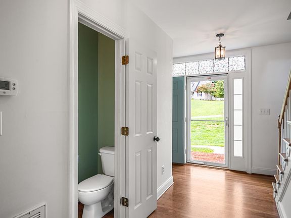 5th image of 117 Marguerite Dr