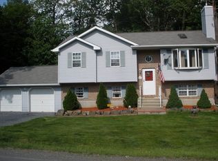 296 Scotch Pine Dr, Pocono Summit, PA
