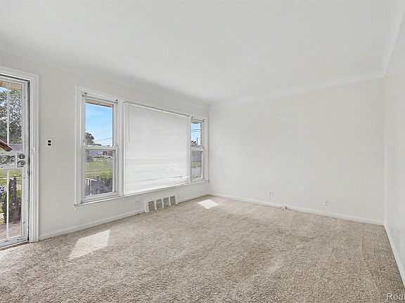 5th image of 8835 Robson St