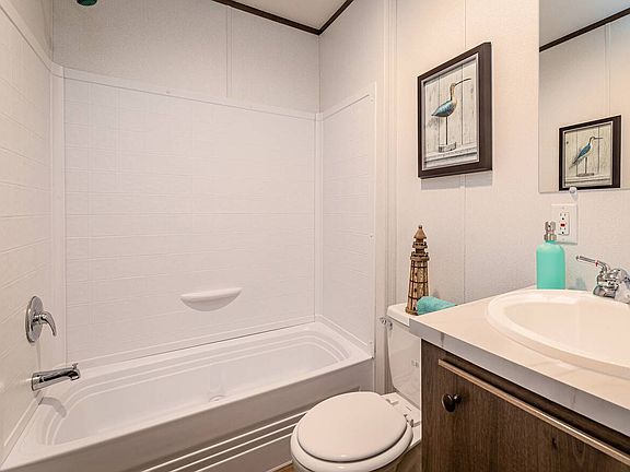 5th image of 407 Martin Luther King Cir