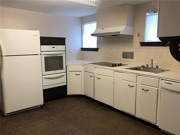 3rd image of 105 Sherwood Forest Dr