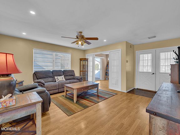4th image of 843A Winchester Court