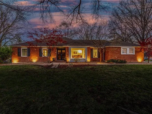 2601 W 105th St, Leawood, KS 66206