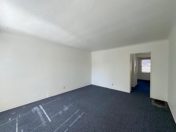 3rd image of 666 N Marengo Ave