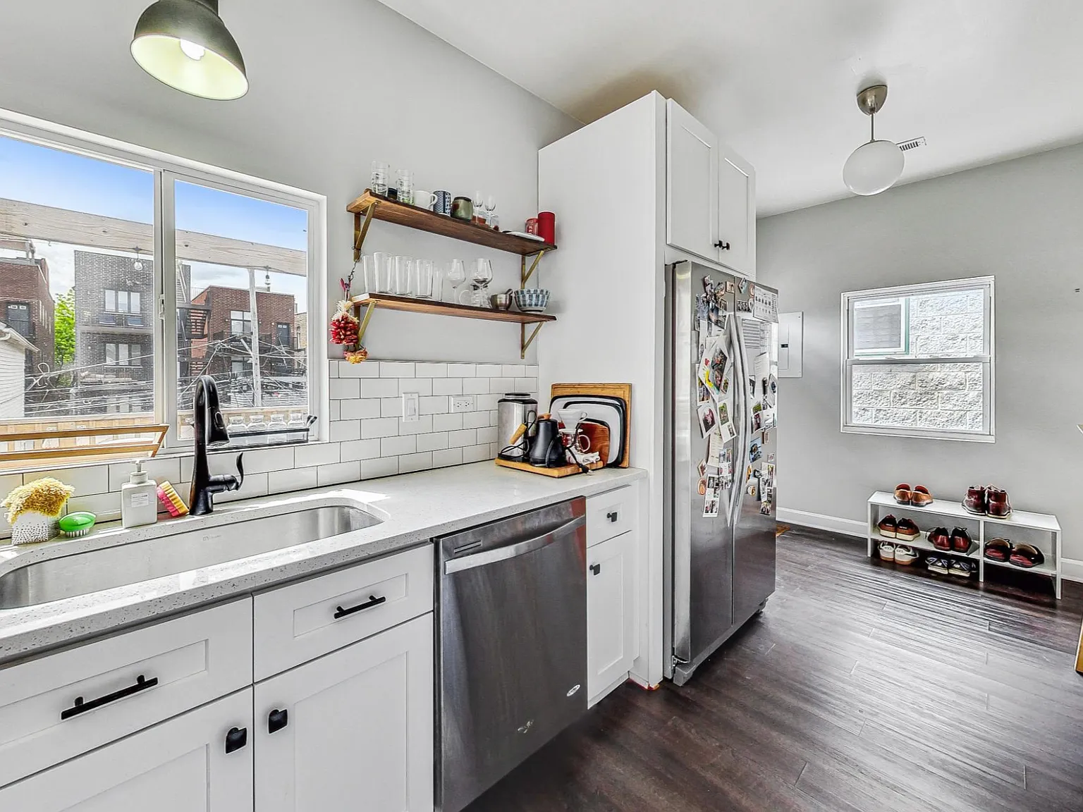 2 bed, 899 sqft, $3,000 — Photo 3