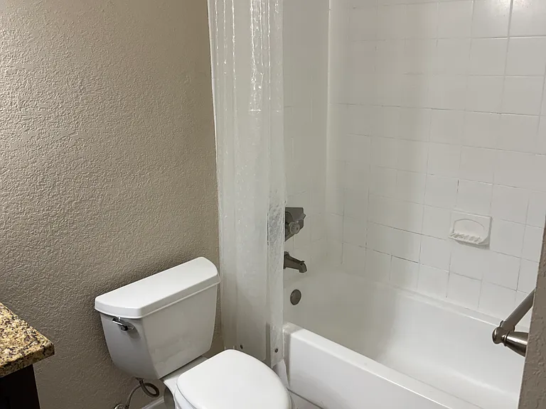 6004 Westgate Dr #102 — Photo 14