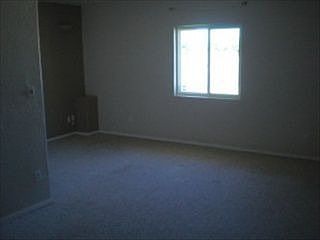 3rd image of 901 N Hubbard St