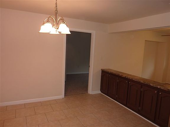 4th image of 405 Dorset Ave