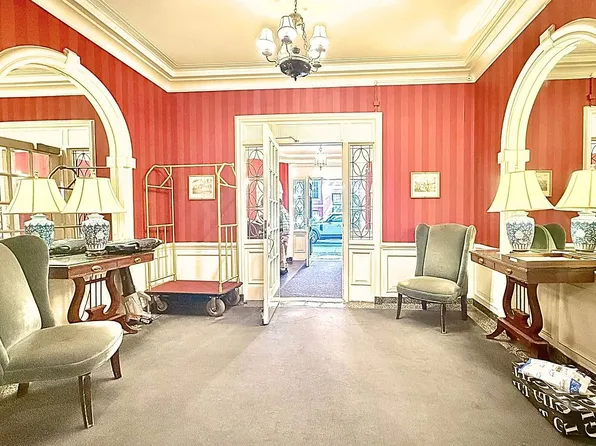 310 W 55th St APT 4B, New York, NY 10019