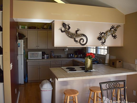 4th image of 185 Acorn Dr