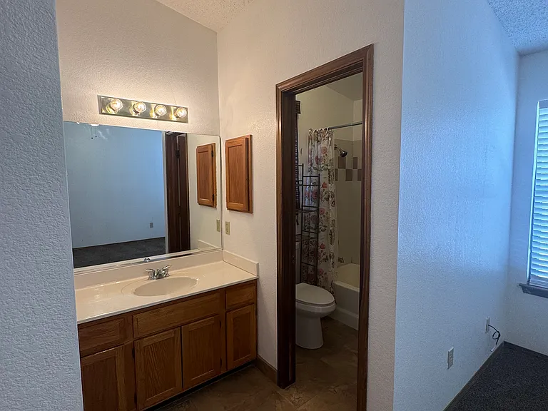 1214 N Willow St — Photo 9