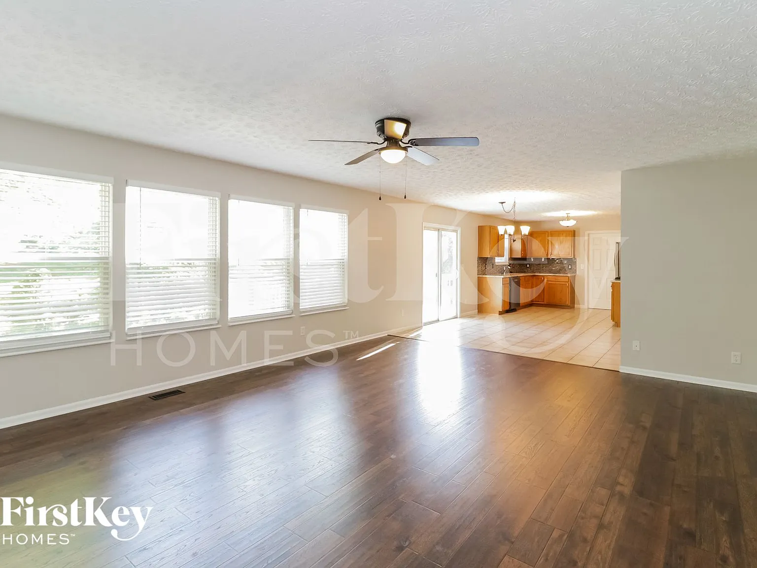 4 bed, 2.5 bath, 2878 sqft, $3,650 — Photo 4