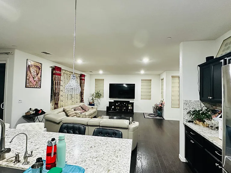 1569 Furtado Gln — Photo 5