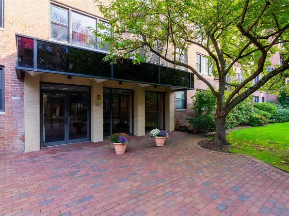 5 Birchwood Court #1C, Mineola, NY 11501
