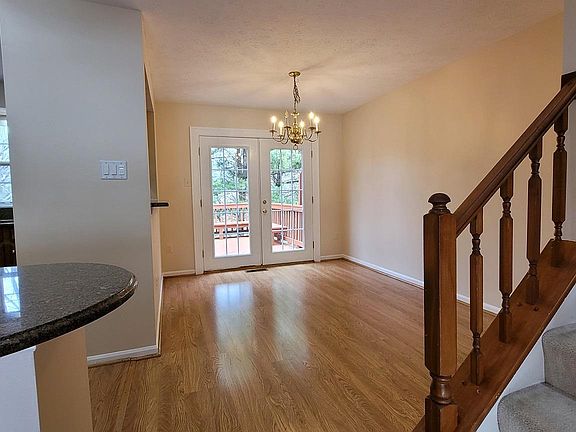 2nd image of 34 Beacon Hill Ct