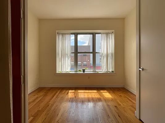 3rd image of 71 Wilson Ave #2C
