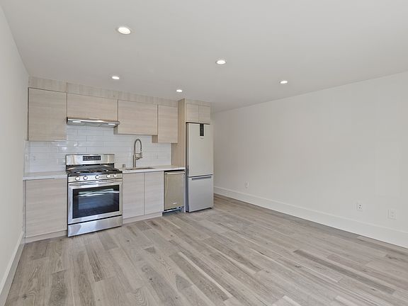 5th image of 822 1/2 Alabama St