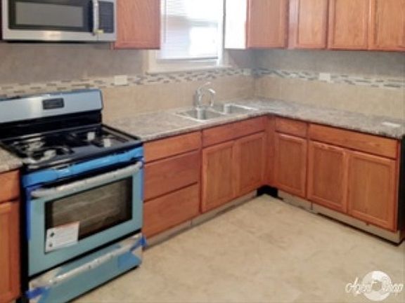 3rd image of 7427 S Eberhart Ave #1